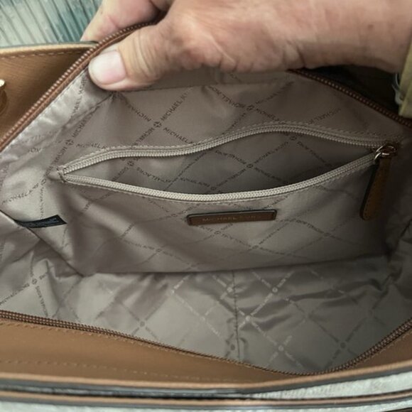 NWT Michael Kors Women Jet Set Travel L Chain Shoulder Tote ,Vanilla-OS - Picture 3 of 8